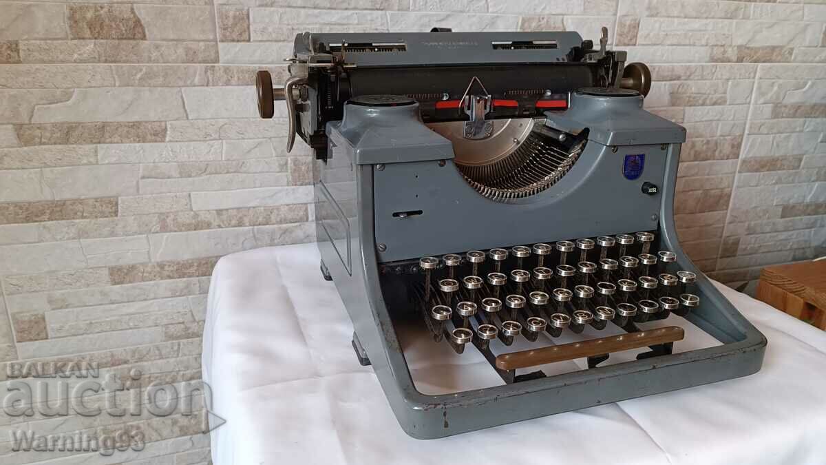 Old typewriter TRIUMPH STANDART 12 - Made in Germany - 7 Old typewriter TRIUMPH STANDART 12 - Made in Germany - 7