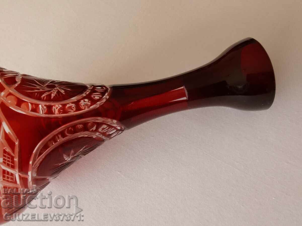 Delivery of Crystal decanter, Vase colored red crystal