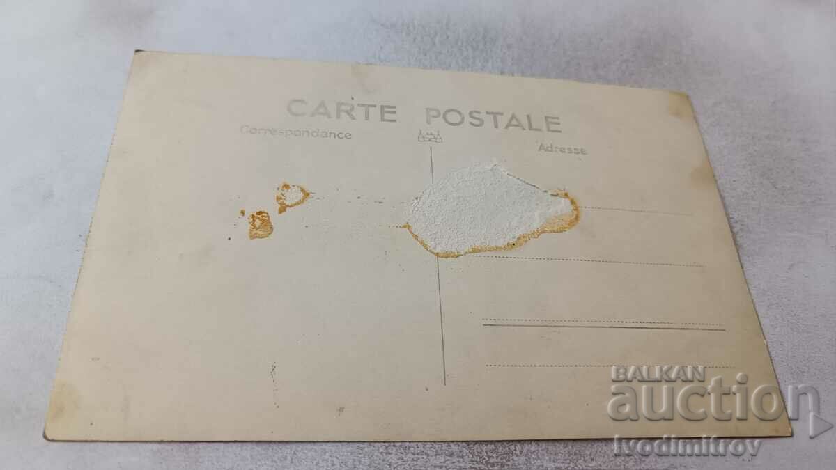 Photo Two men and two young women by a fountain in the park with price 1.65 BGN | € 0.84 Photo Two men and two young women by a fountain in the park with price 1.65 BGN | € 0.84