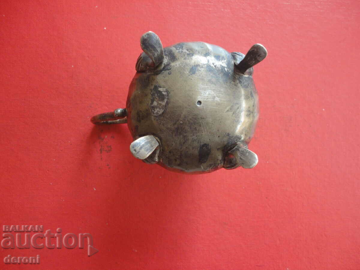 Auction  Antique bronze jug 1