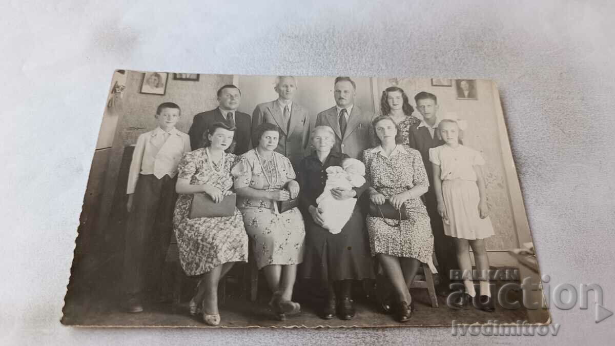 Photo Kratovo Men women and baby 1942