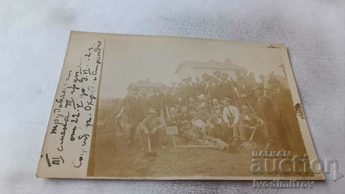 Снимка София Младежи с кирки и лопати на ул. Охридъ 1922