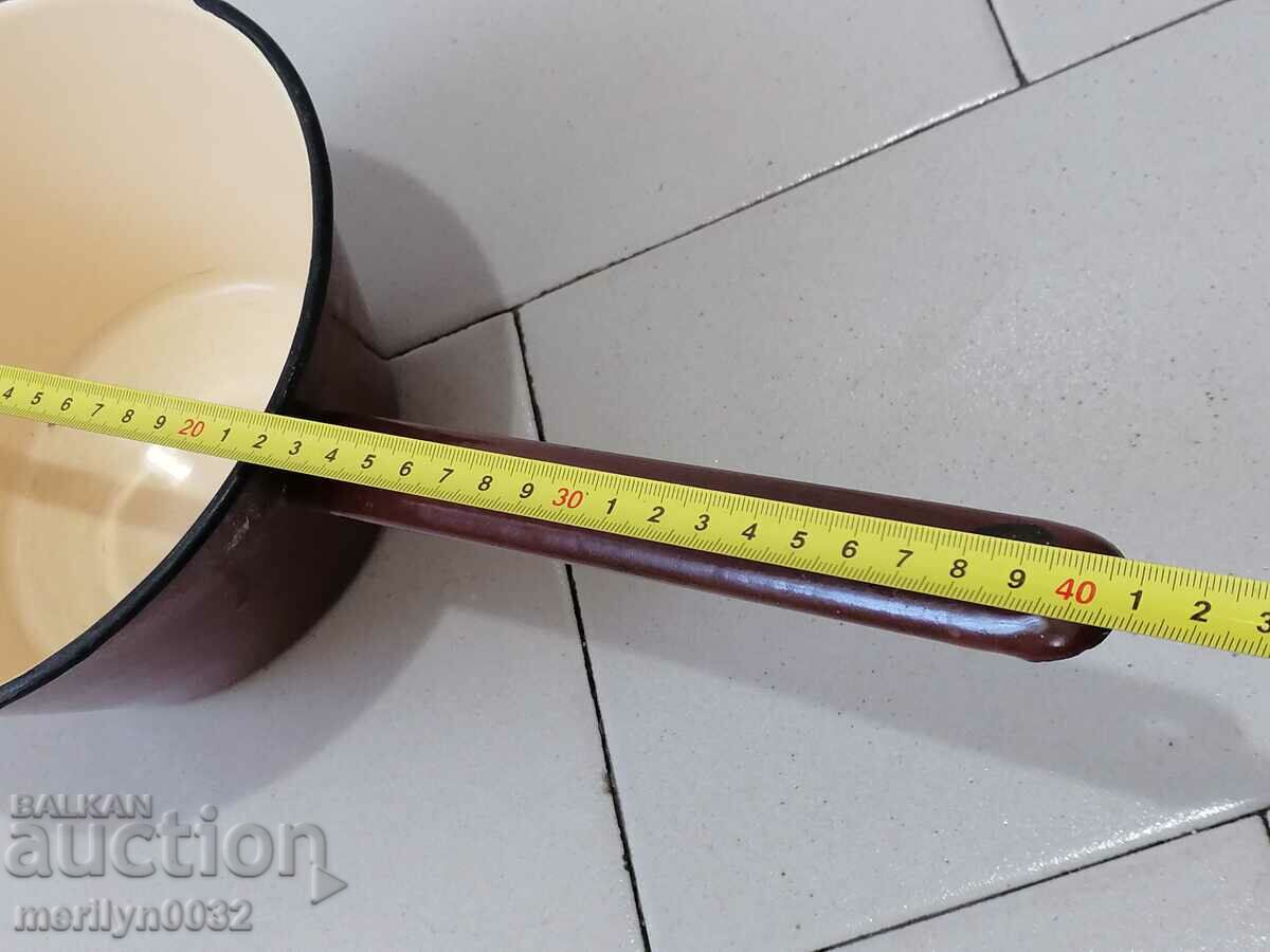 Delivery of Old enamel pot, pan with enamel household pot Delivery of Old enamel pot, pan with enamel household pot