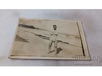 Fotografie Varna Un bărbat într-un costum de baie retro pe malul mării 1927