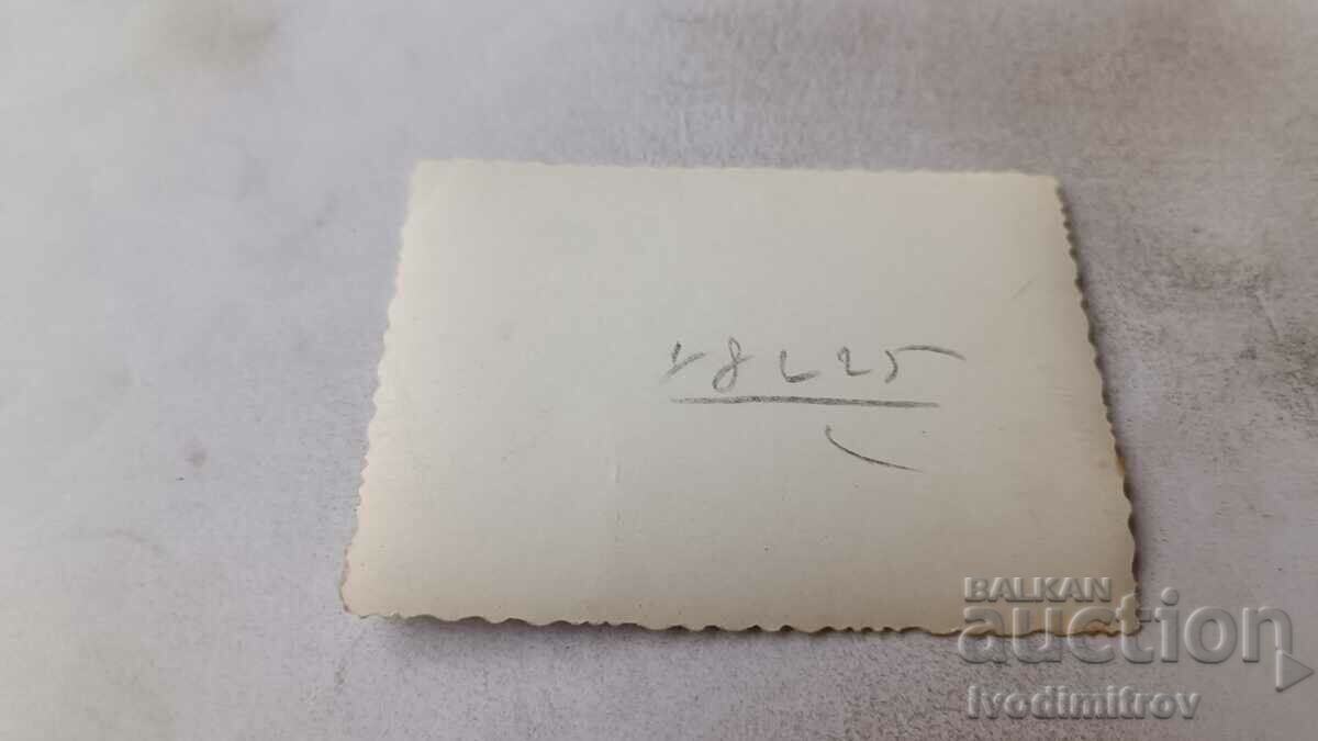 Φωτογραφία Σοφία Δύο γυναίκες σε μια βόλτα με τιμή 1.85 BGN | € 0.95 Φωτογραφία Σοφία Δύο γυναίκες σε μια βόλτα με τιμή 1.85 BGN | € 0.95