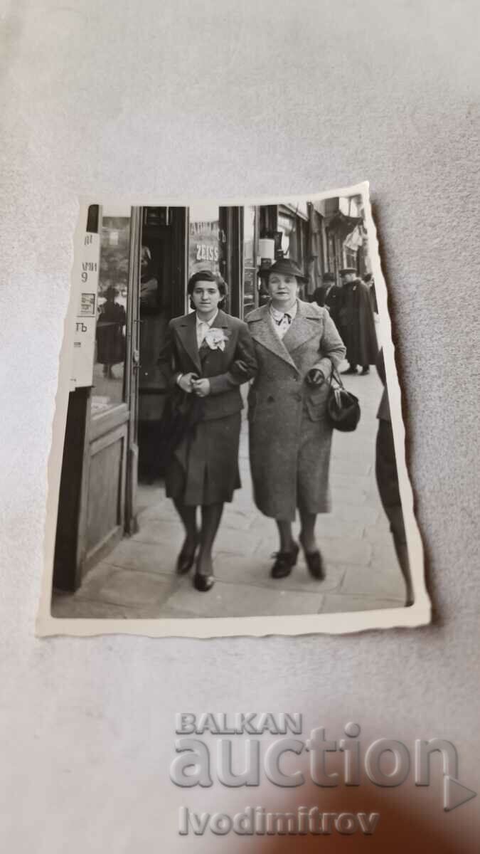 Φωτογραφία Σοφία Δύο γυναίκες σε μια βόλτα