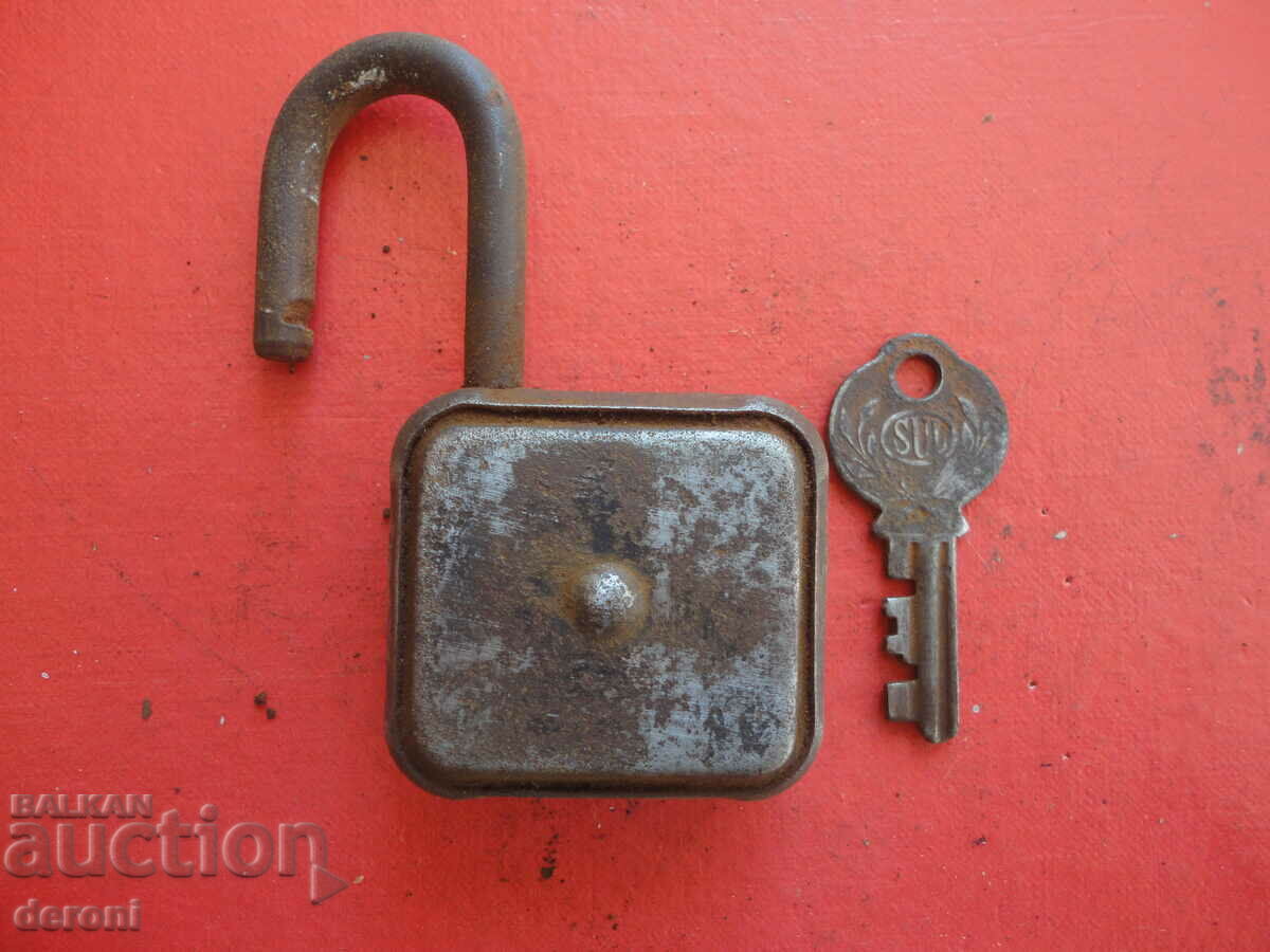Delivery of Antique Key Padlock Sul D.R.P. Third Reich Delivery of Antique Key Padlock Sul D.R.P. Third Reich