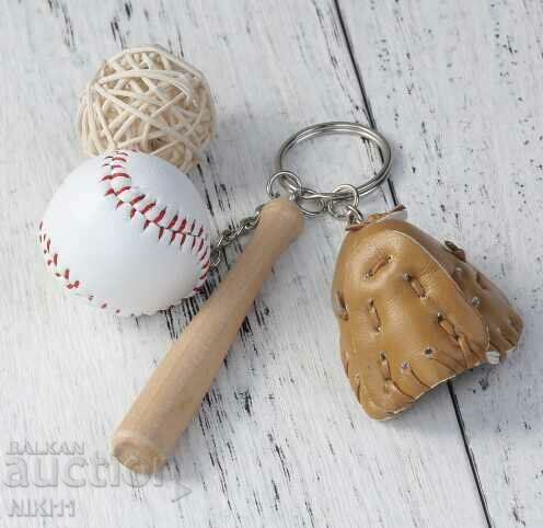 Bâtă de baseball, mănușă, breloc cu minge