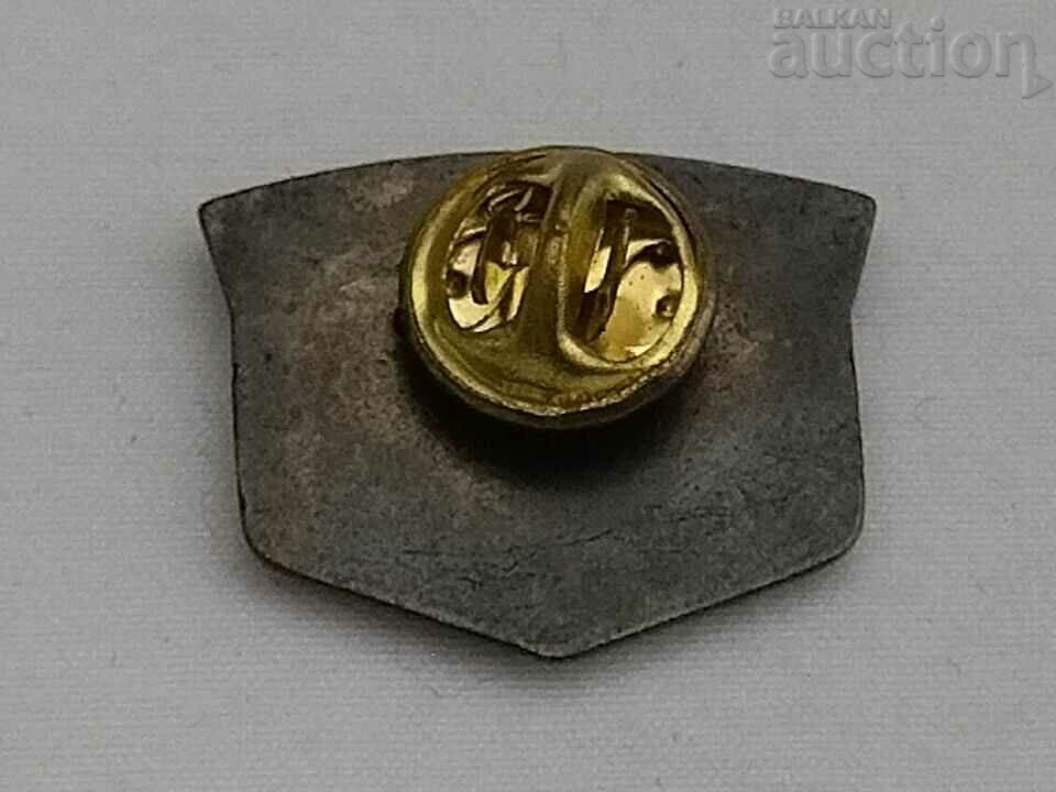 CUTTY SARK SCOTS WHISKY SCOTCH WHISKY BADGE PIN cu preț 9.00 BGN | € 4.60 CUTTY SARK SCOTS WHISKY SCOTCH WHISKY BADGE PIN cu preț 9.00 BGN | € 4.60