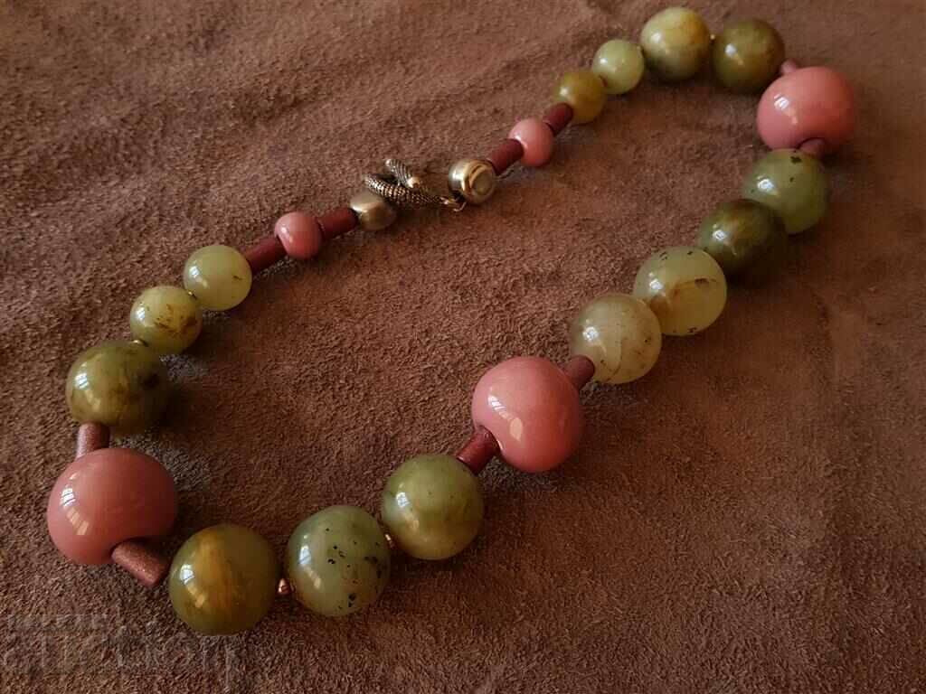 Аукцион Уникално дизайнерско колие от нефрит керамика хипоалергенна Аукцион Уникално дизайнерско колие от нефрит керамика хипоалергенна