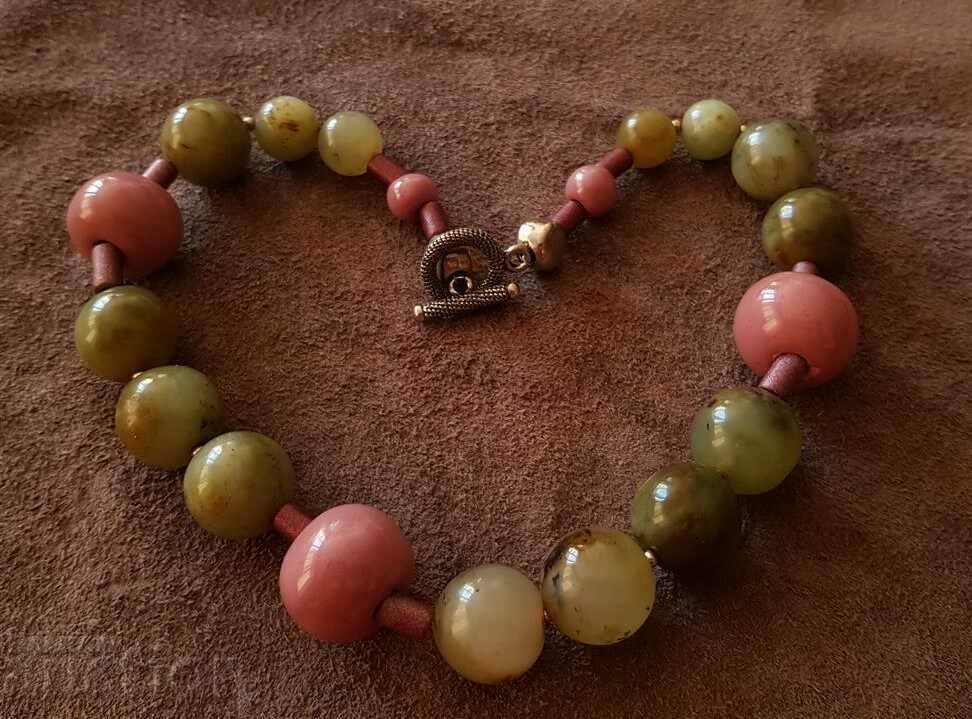 Уникално дизайнерско колие от нефрит керамика хипоалергенна Уникално дизайнерско колие от нефрит керамика хипоалергенна