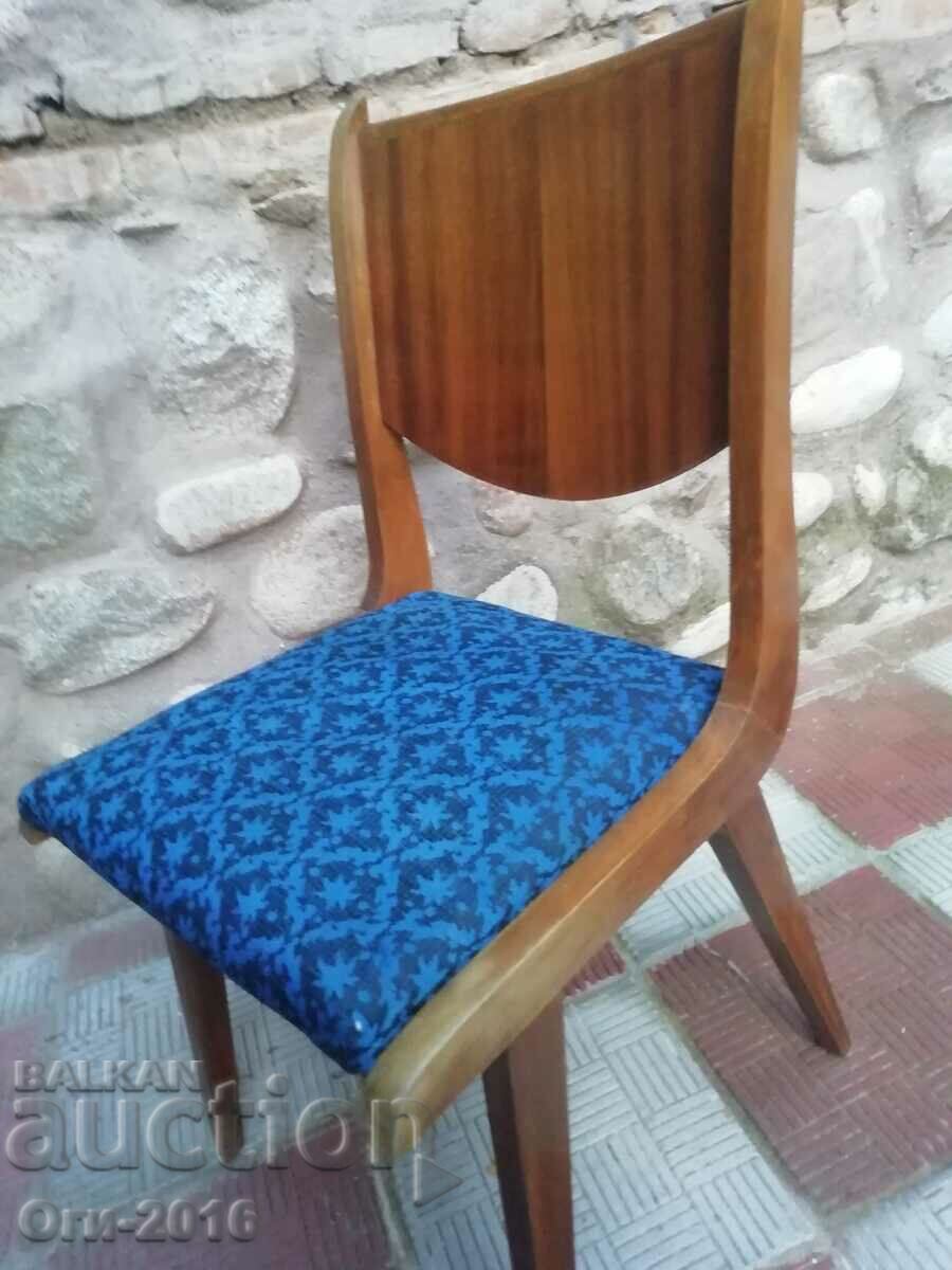 Auction Retro, solid wooden chairs Auction Retro, solid wooden chairs