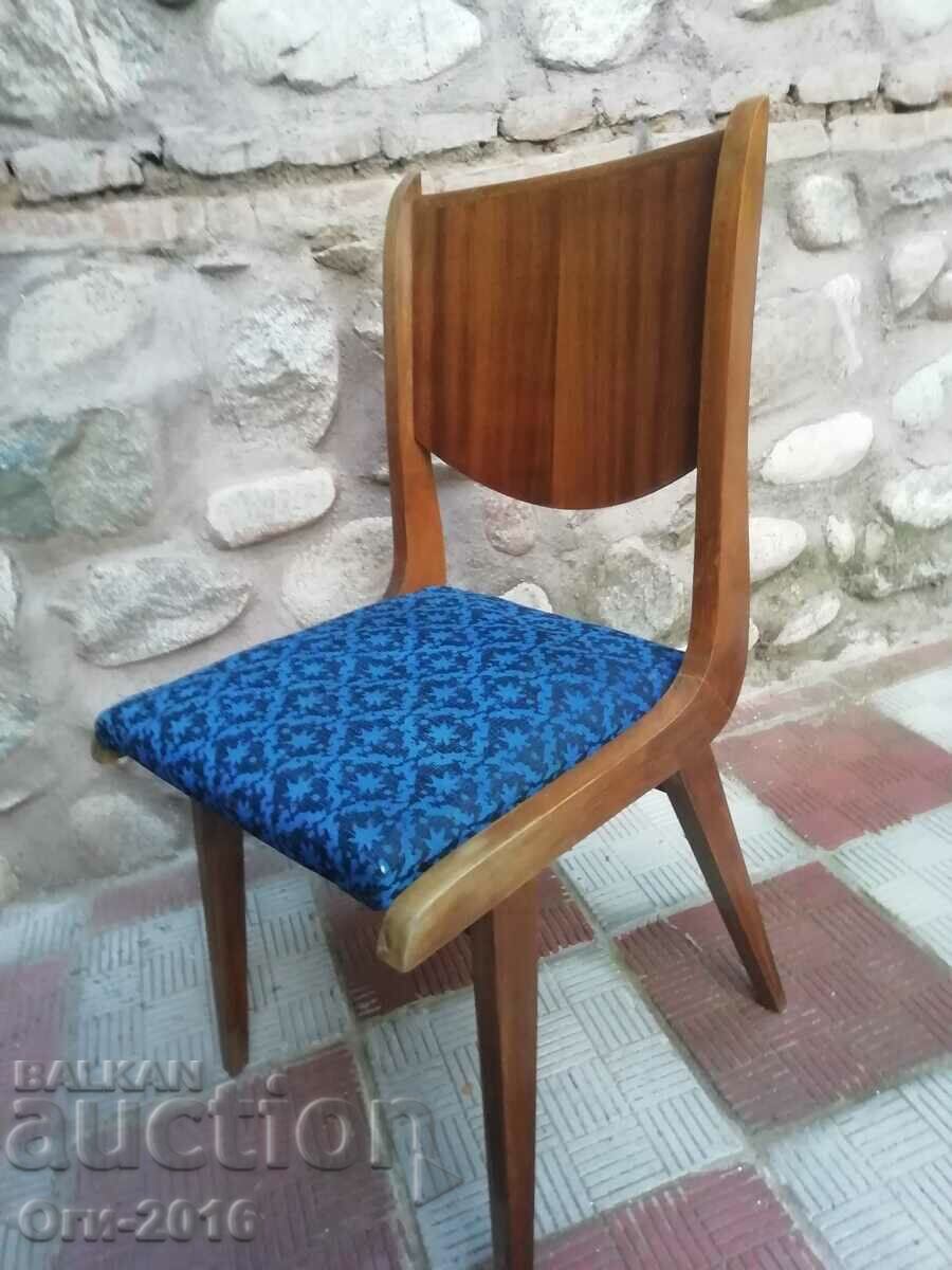 Delivery of Retro, solid wooden chairs Delivery of Retro, solid wooden chairs