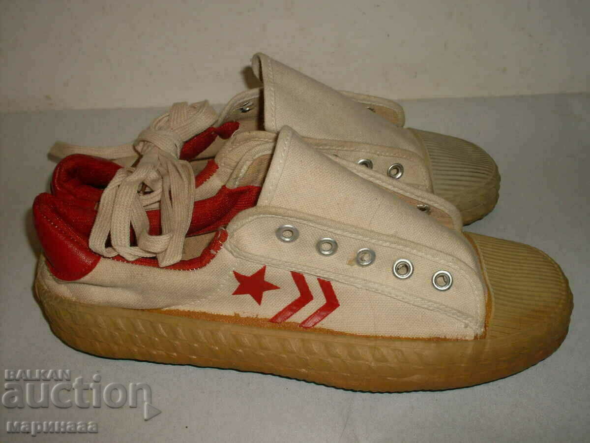 Vintage Sneakers ΣΕ ΣΥΣΚΕΥΑΣΙΑ. ΛΔΓ
