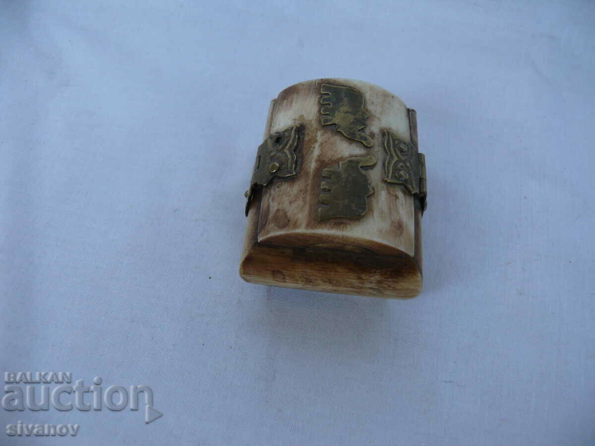 Interesting old small bone box #1831 with price 14.99 BGN | € 7.66 Interesting old small bone box #1831 with price 14.99 BGN | € 7.66