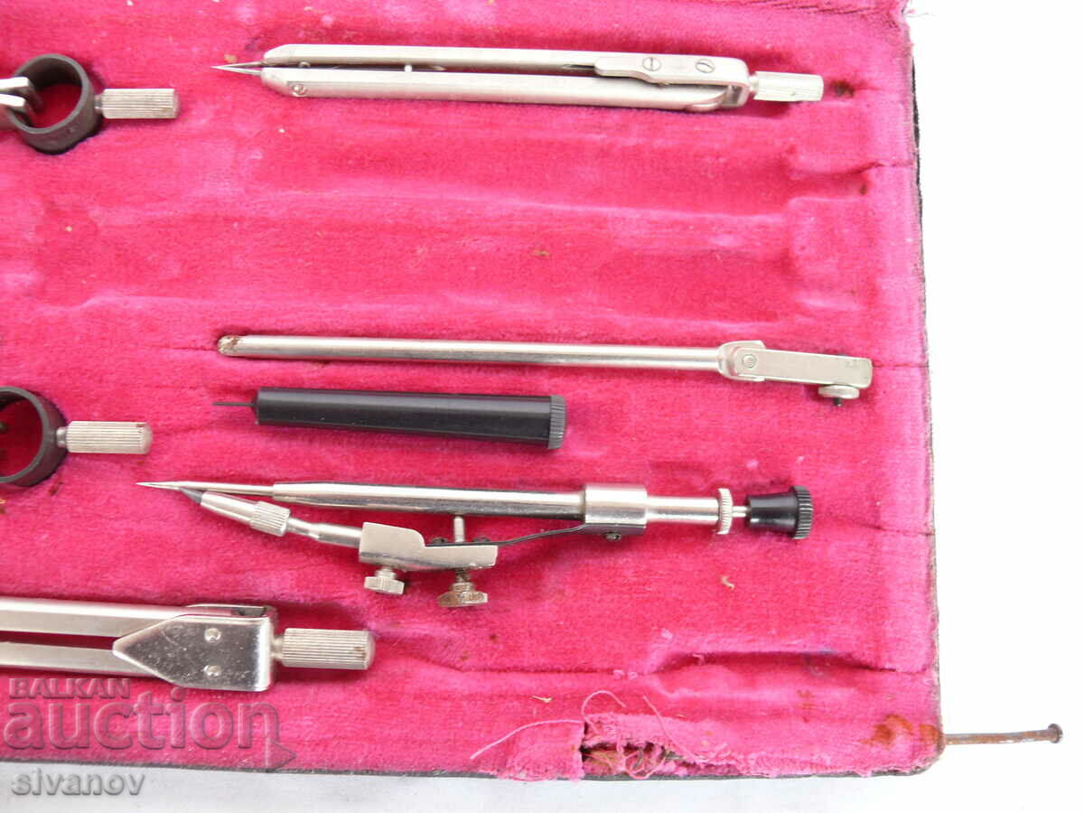 Interesant set de etrier vechi rusesc #1840 cu preț 19.99 BGN | € 10.22 Interesant set de etrier vechi rusesc #1840 cu preț 19.99 BGN | € 10.22