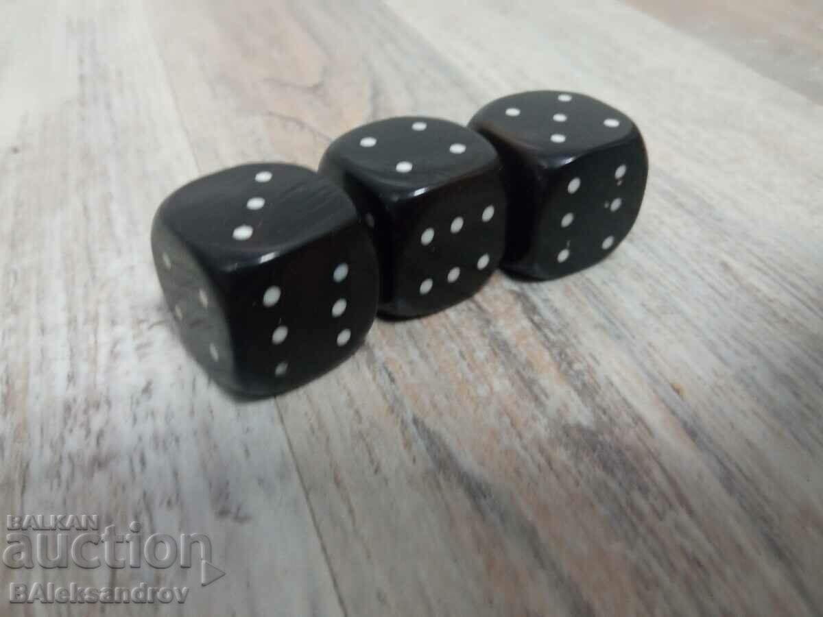 Δημοπρασία Πολλά τρία παλιά ζάρια από βακελίτη Δημοπρασία Πολλά τρία παλιά ζάρια από βακελίτη