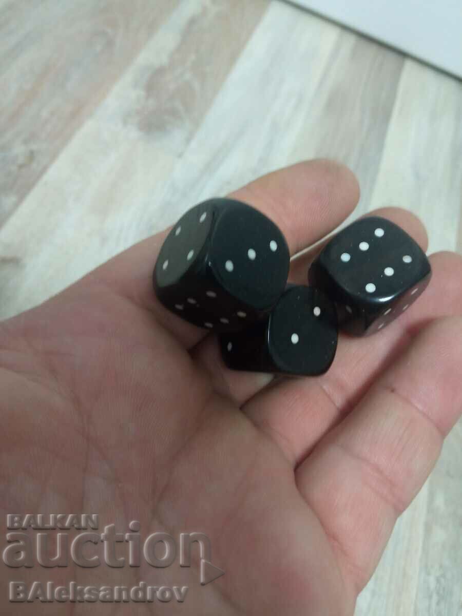 Παράδοση Πολλά τρία παλιά ζάρια από βακελίτη Παράδοση Πολλά τρία παλιά ζάρια από βακελίτη