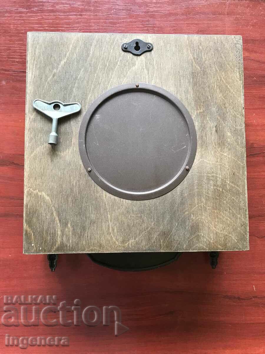 WALL CLOCK "VESNA" RUSSIA MECHANICAL WITH KEY-NOT WORKING - 5 WALL CLOCK "VESNA" RUSSIA MECHANICAL WITH KEY-NOT WORKING - 5