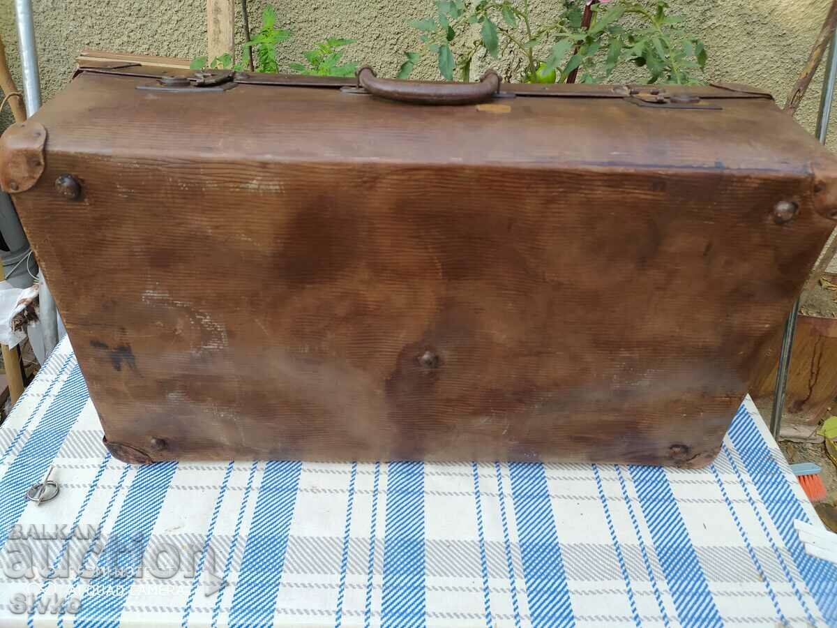 Suitcase 4 - 6 Suitcase 4 - 6