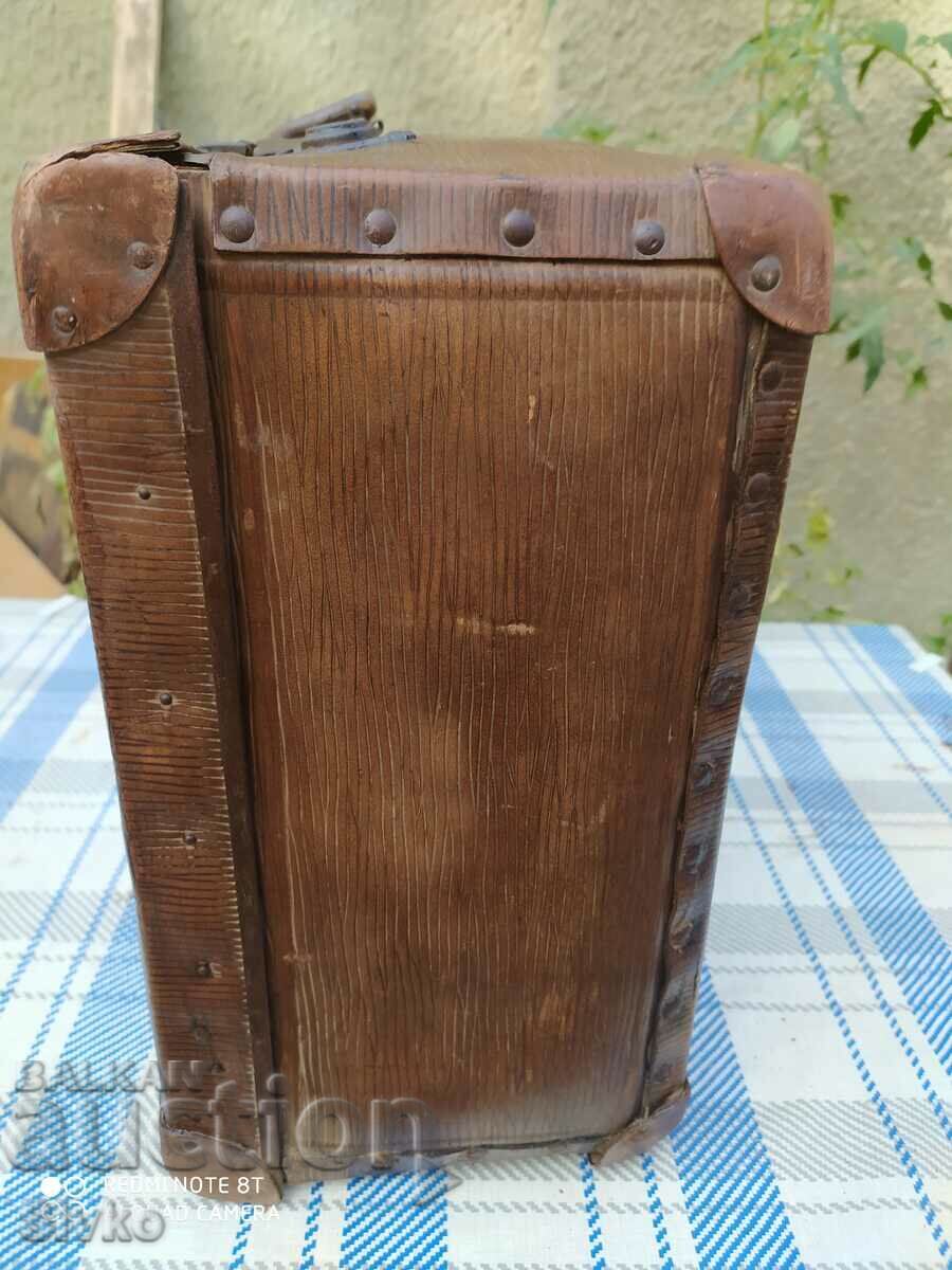 Suitcase 4 - 7 Suitcase 4 - 7