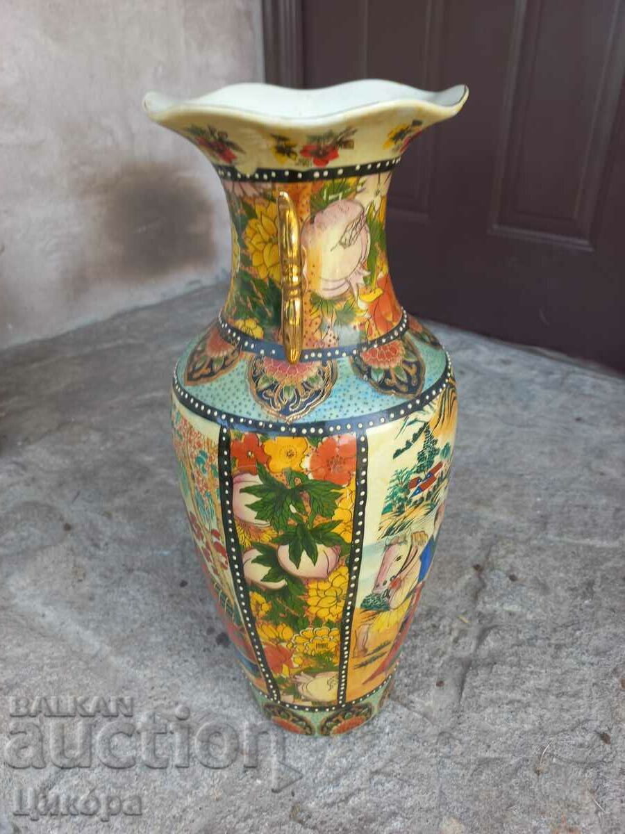 Delivery of LARGE SATSUMA PORCELAIN VASE