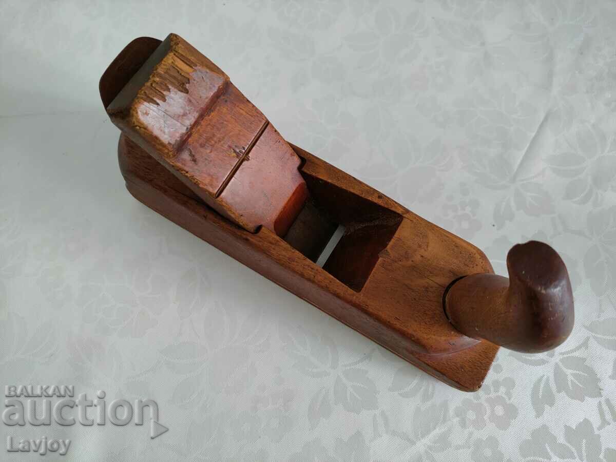 Delivery of Old carpentry grater Delivery of Old carpentry grater