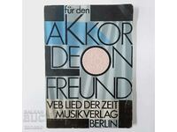 Akkordeon Freund, Collective (5.3)