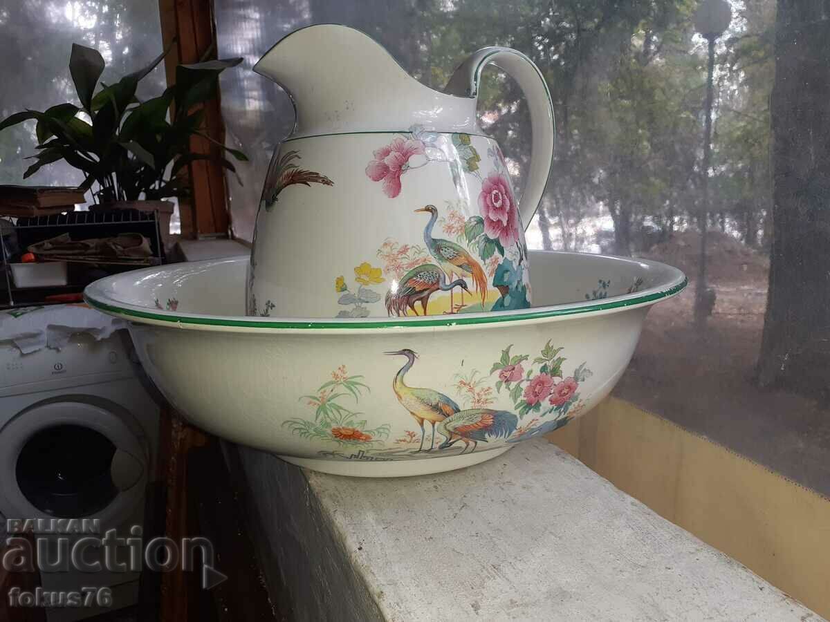 Grimwade Bros - Staffordshire Large Porcelain Basin Jugs with price 490.00 BGN | € 250.53 Grimwade Bros - Staffordshire Large Porcelain Basin Jugs with price 490.00 BGN | € 250.53