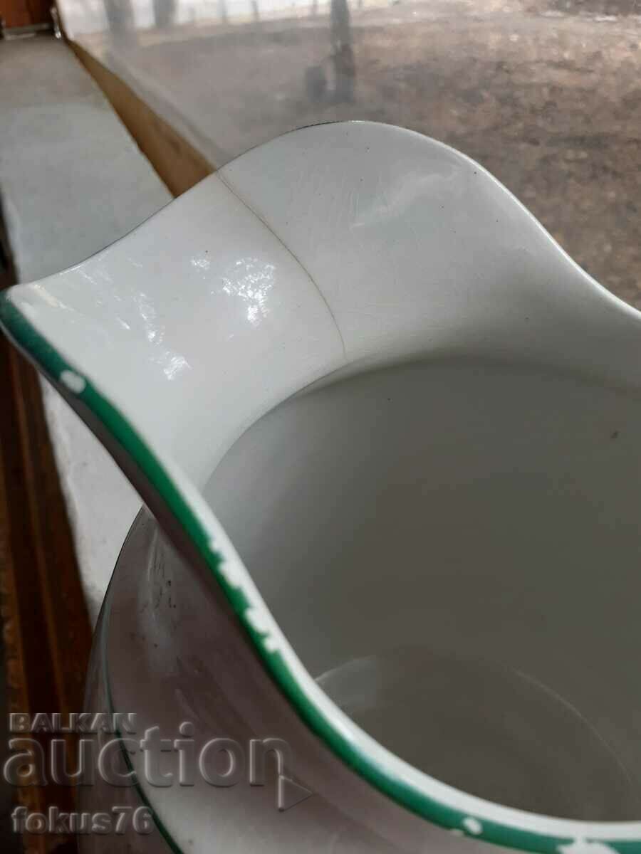 Delivery of Grimwade Bros - Staffordshire Large Porcelain Basin Jugs Delivery of Grimwade Bros - Staffordshire Large Porcelain Basin Jugs