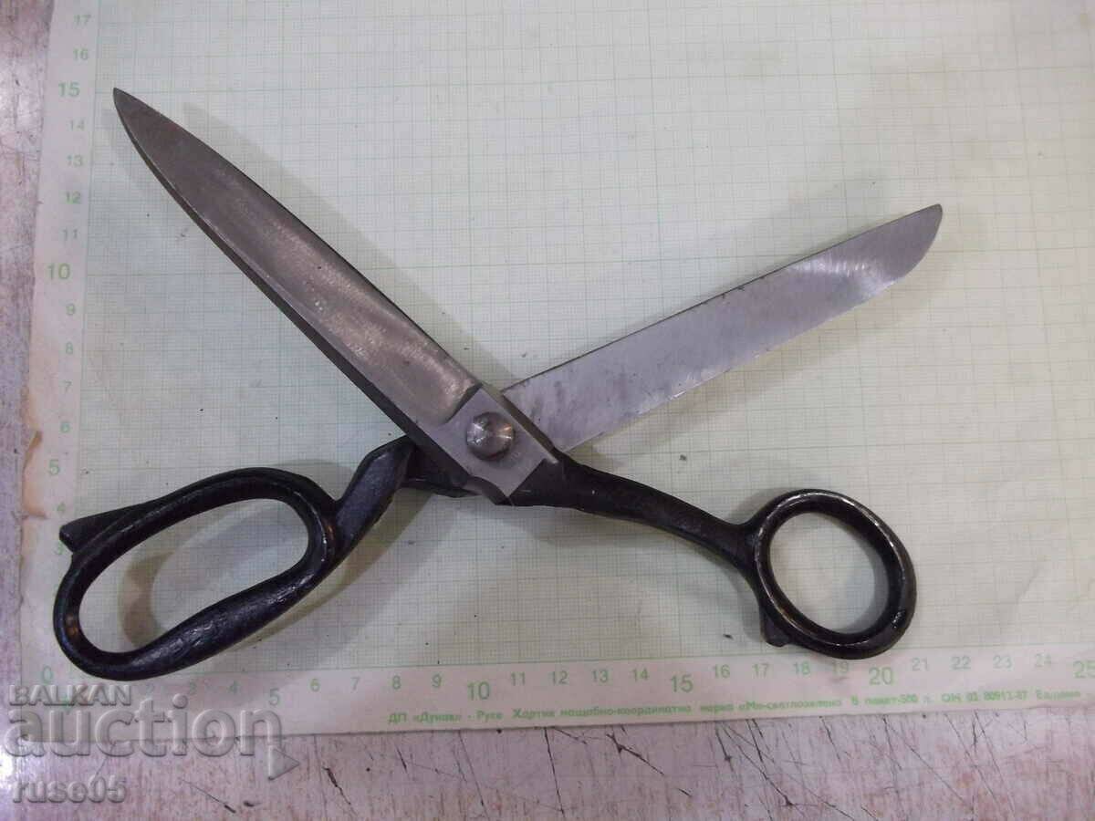 Delivery of Tailor's scissors medium type 240 mm. from "P.Denev-Gabrovo" Delivery of Tailor's scissors medium type 240 mm. from "P.Denev-Gabrovo"