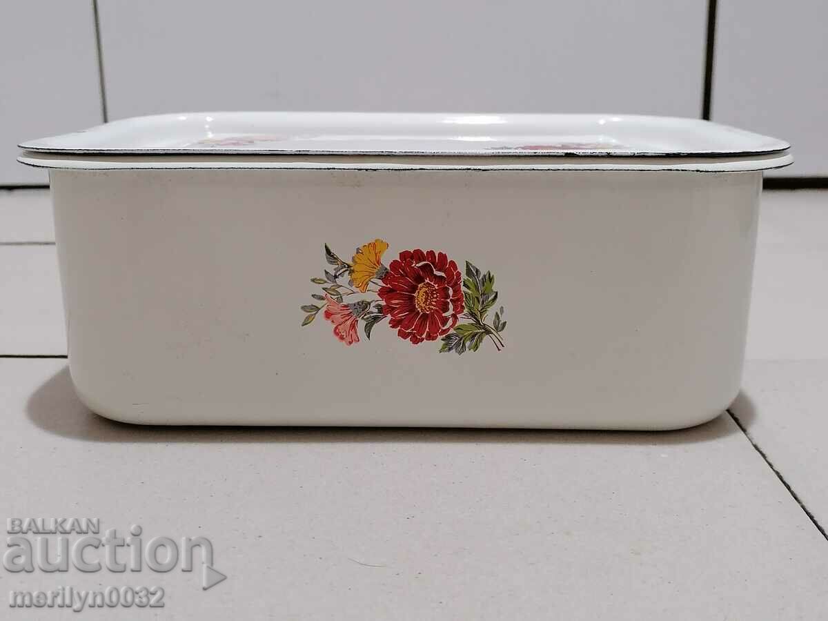 Auction Old enameled food box, enamel bowl, pot Auction Old enameled food box, enamel bowl, pot