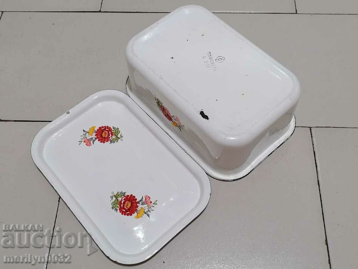 Delivery of Old enameled food box, enamel bowl, pot Delivery of Old enameled food box, enamel bowl, pot