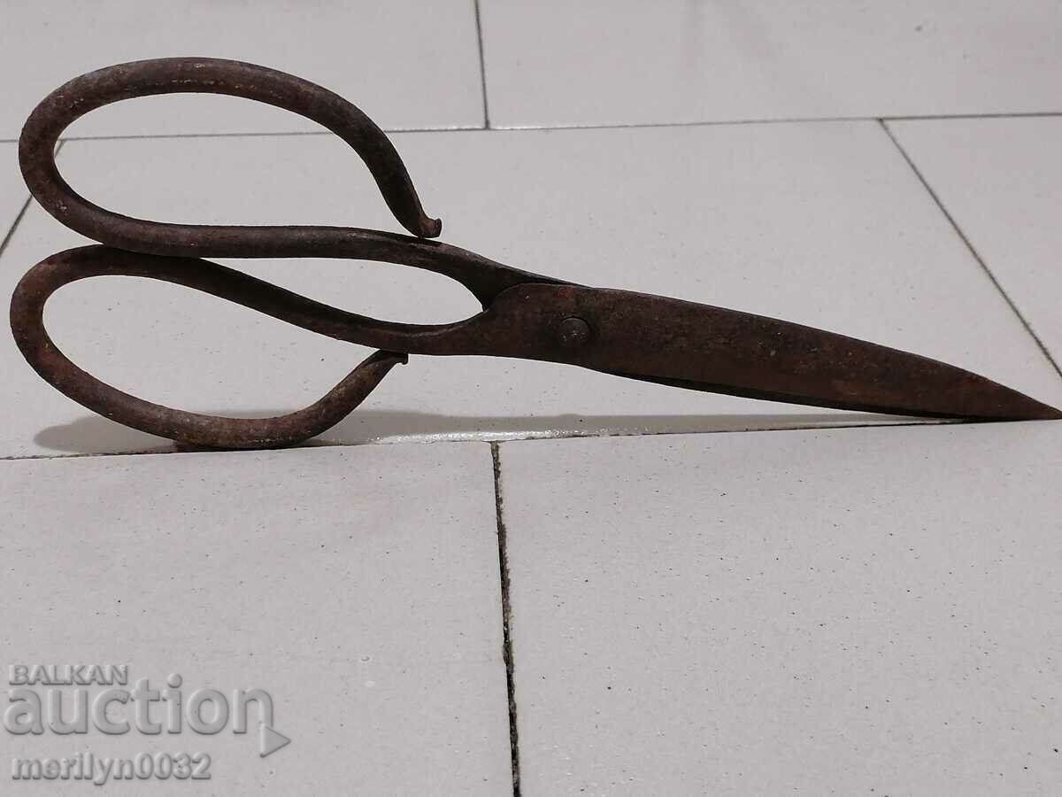 Auction  Vintage wrought iron scissors