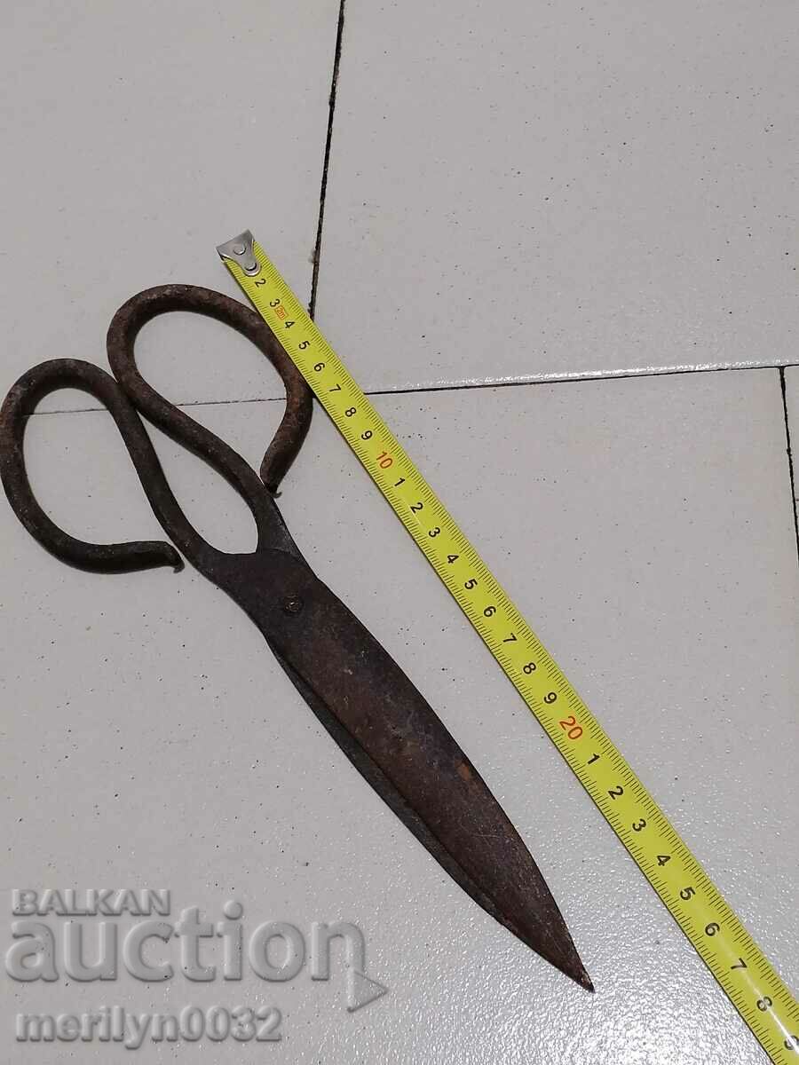 Delivery of Vintage wrought iron scissors