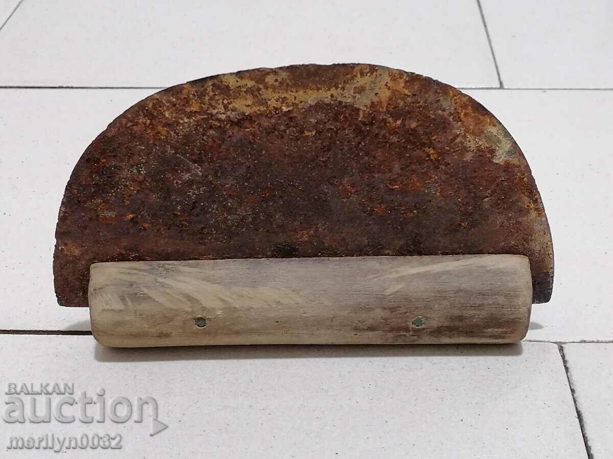 Аукцион Ръчноковано табашко стъргало ковано желязо огрибка