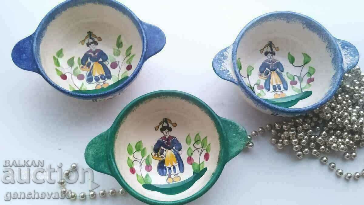 Delivery of Painted bowls with names, handles signed ceramics