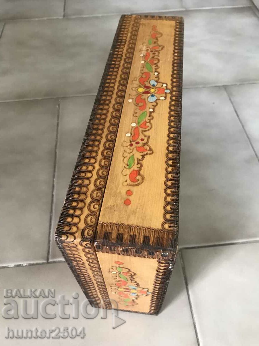 Box-drawing and pyrography, 27/18/7.5 cm with price 29.95 BGN | € 15.31