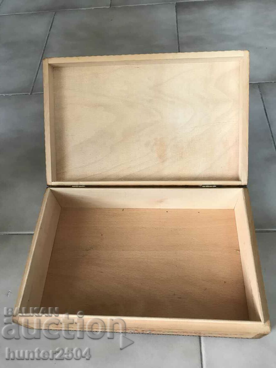 Auction  Box-drawing and pyrography, 27/18/7.5 cm