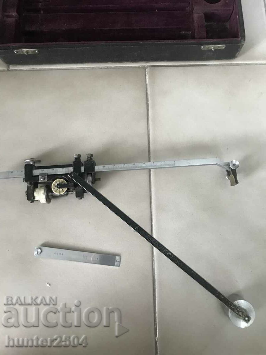 Auction  Planimeter-in a box, without missing