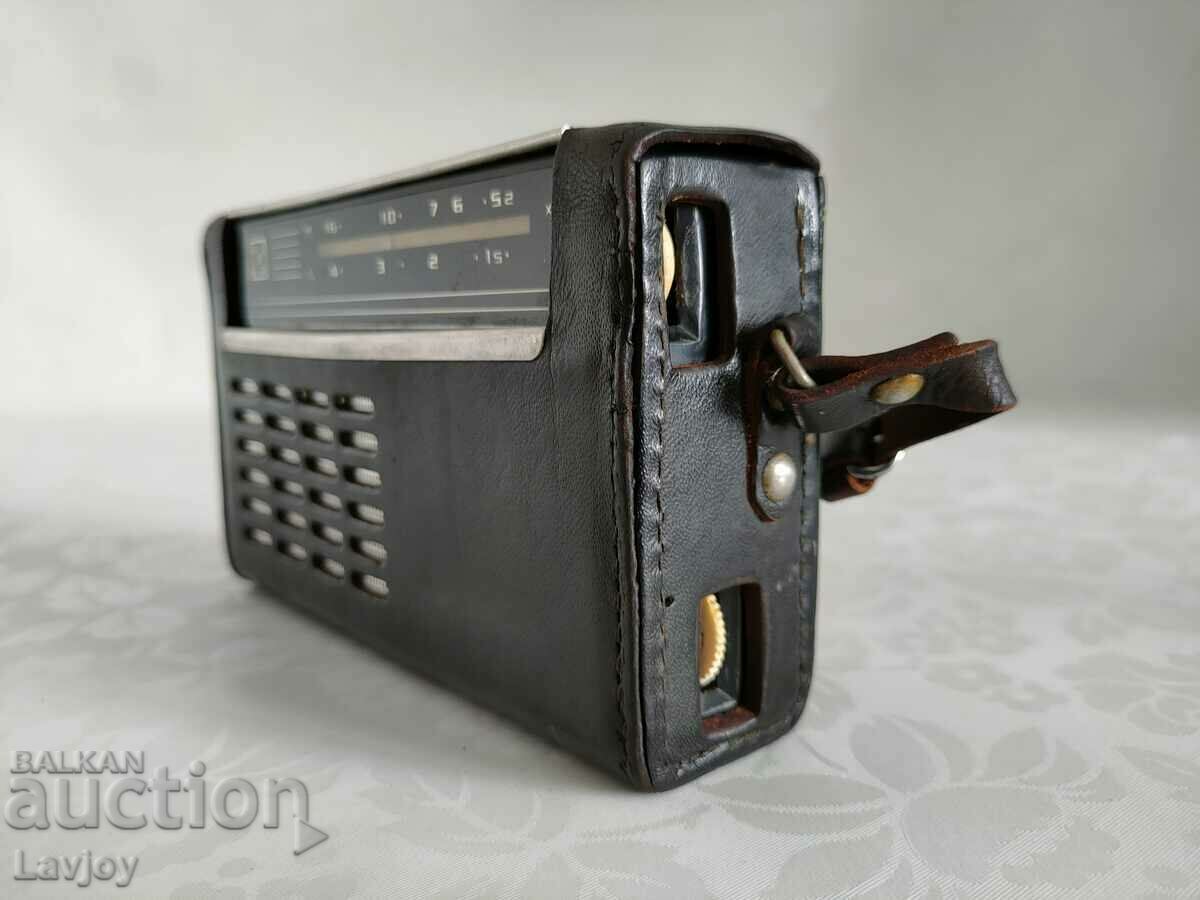 Auction Selga retro transistor Auction Selga retro transistor