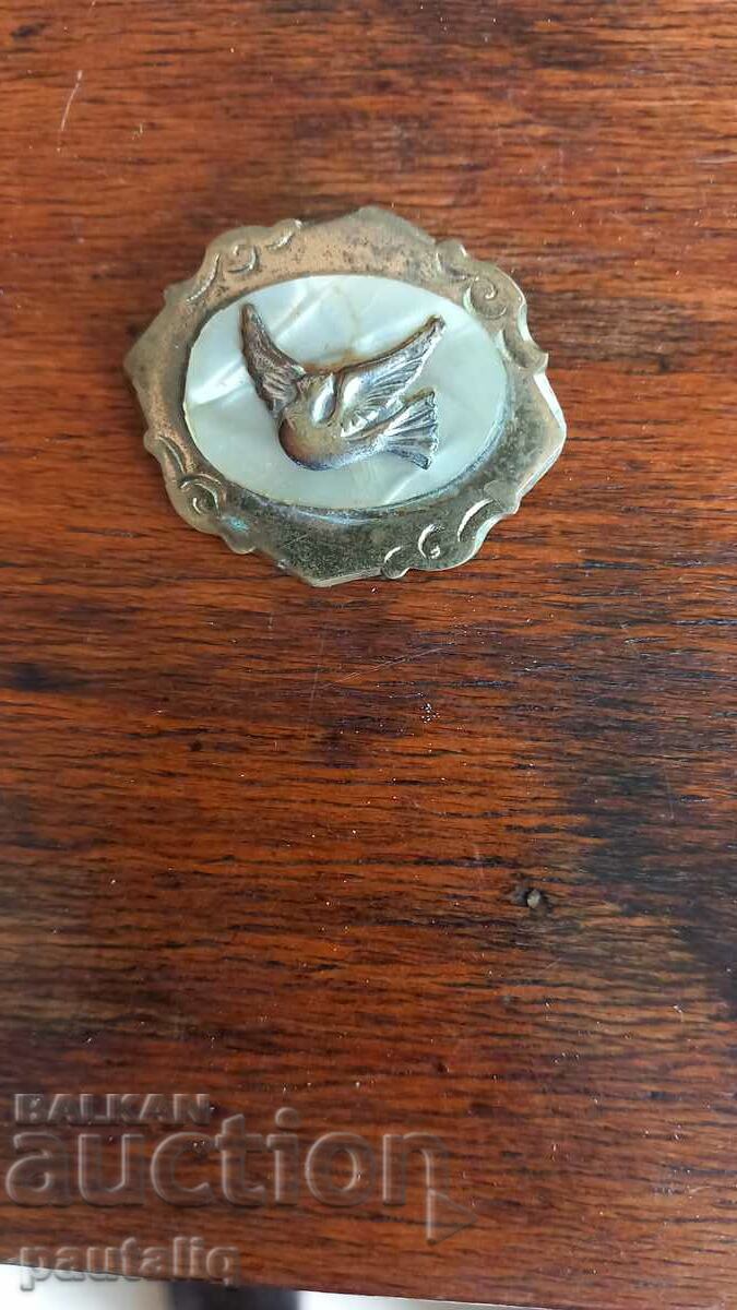 OLD JEWELRY BROOCH WITH MOTHER OF PEARL