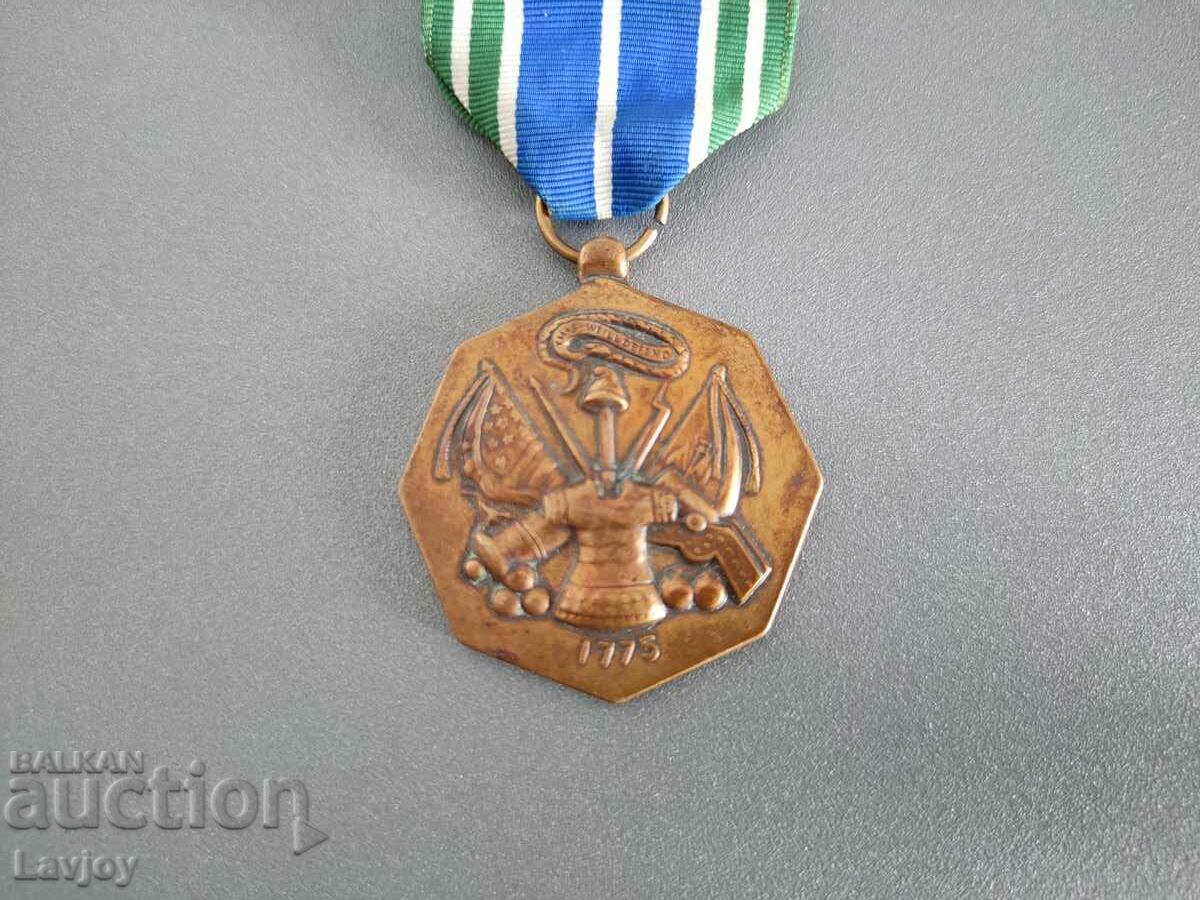 Στρατιωτικό μετάλλιο των ΗΠΑ με τον μεταφορέα με τιμή 30.00 BGN | € 15.34