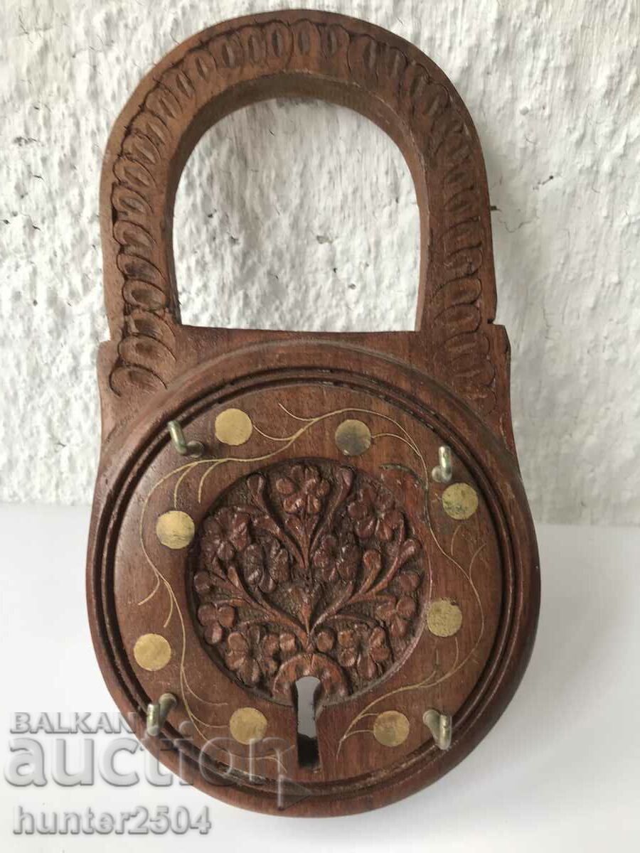 Key holder - carved, India with price 24.95 BGN | € 12.76 Key holder - carved, India with price 24.95 BGN | € 12.76