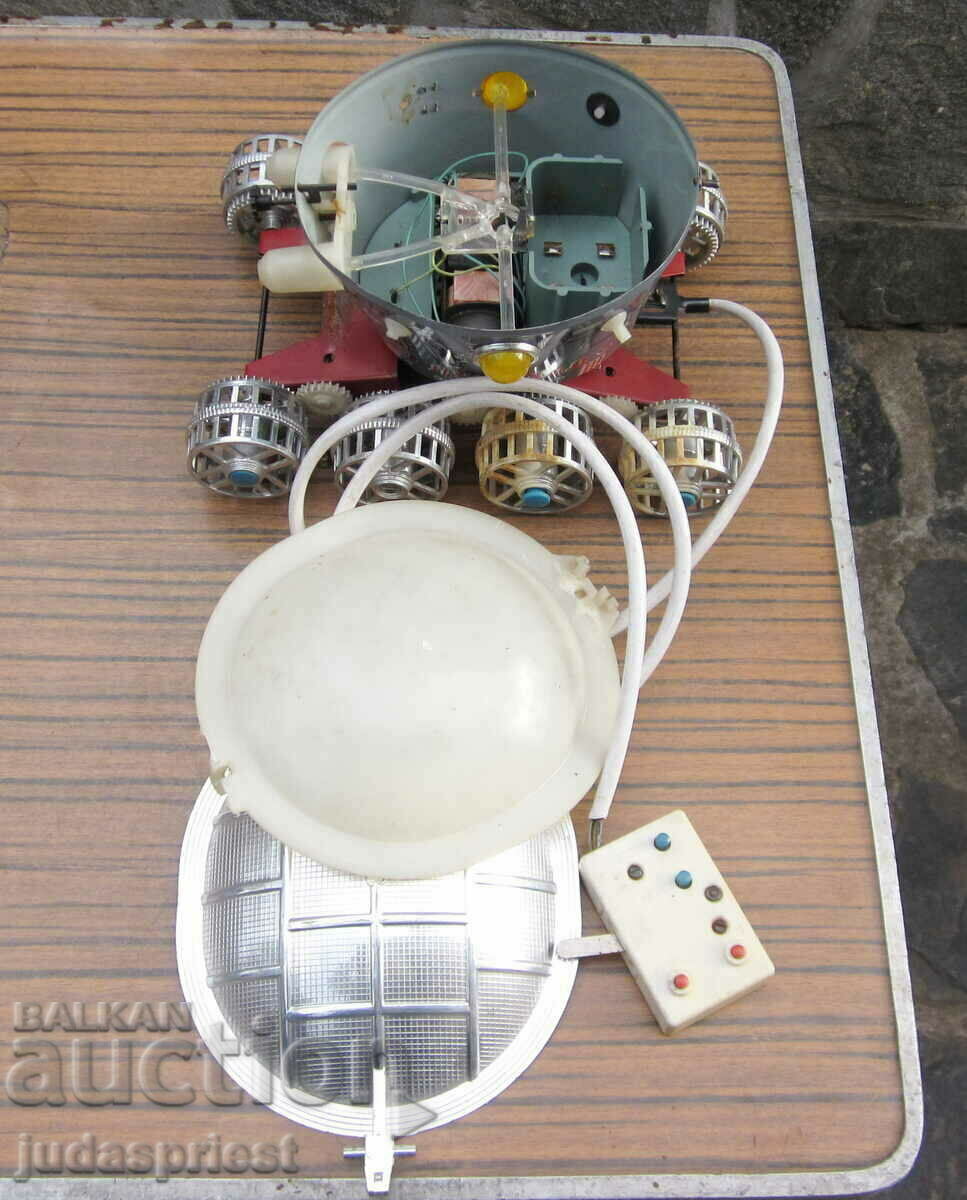 παλιό ρωσικό σοβιετικό διαστημικό παιχνίδι σεληνιακό ρόβερ με μπαταρίες με τιμή 170.00 BGN | € 86.92 παλιό ρωσικό σοβιετικό διαστημικό παιχνίδι σεληνιακό ρόβερ με μπαταρίες με τιμή 170.00 BGN | € 86.92