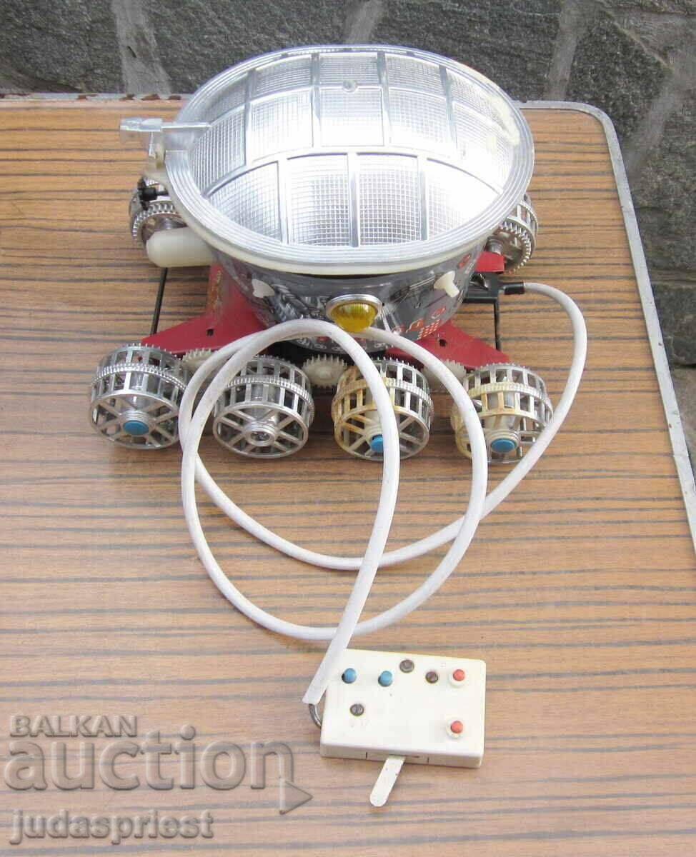 Vechi rover lunar de jucărie spațială sovietică rusă cu baterii