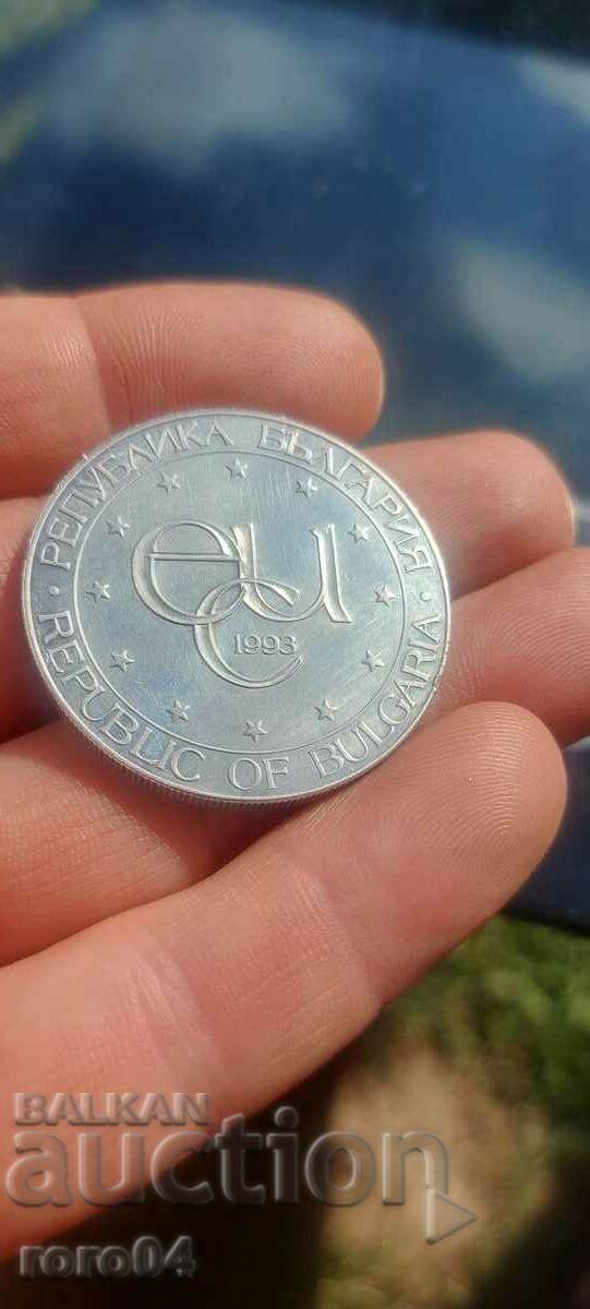 500 BGN - 1993 cu preț 130.50 BGN | € 66.72 500 BGN - 1993 cu preț 130.50 BGN | € 66.72