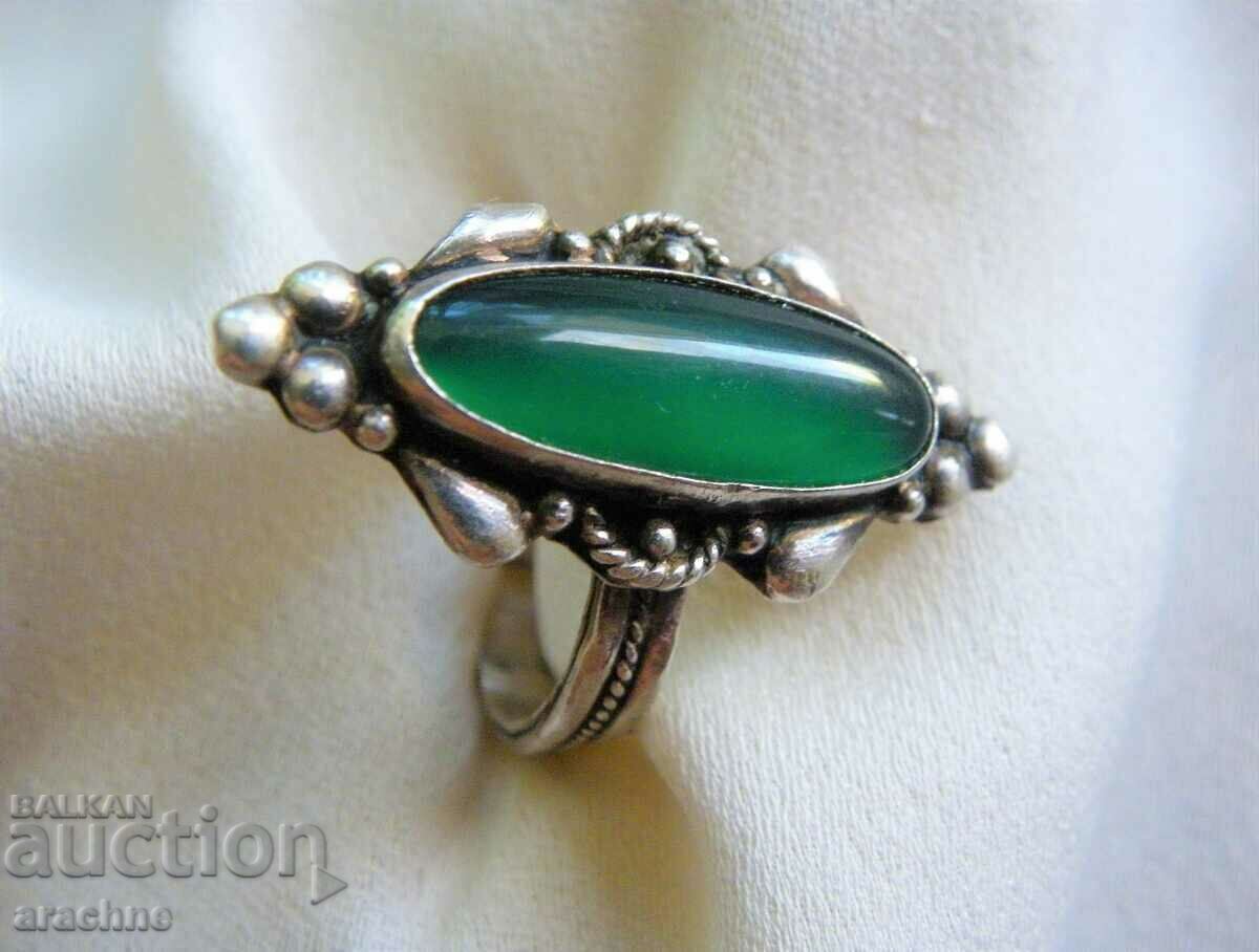 Αντίκα χειροποίητο σφυρήλατο ασημένιο δαχτυλίδι με αυτοκρατορικό jadeite