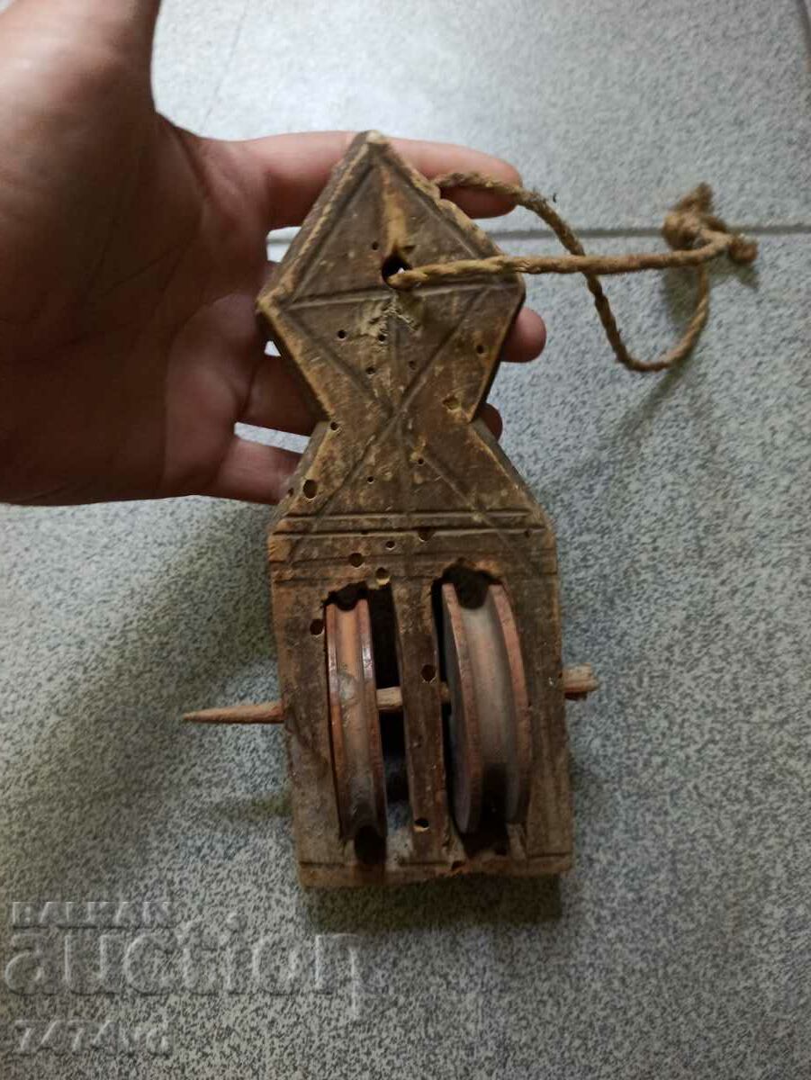 Old tool-chakrak, loom, woodcarving with price 60.00 BGN | € 30.68