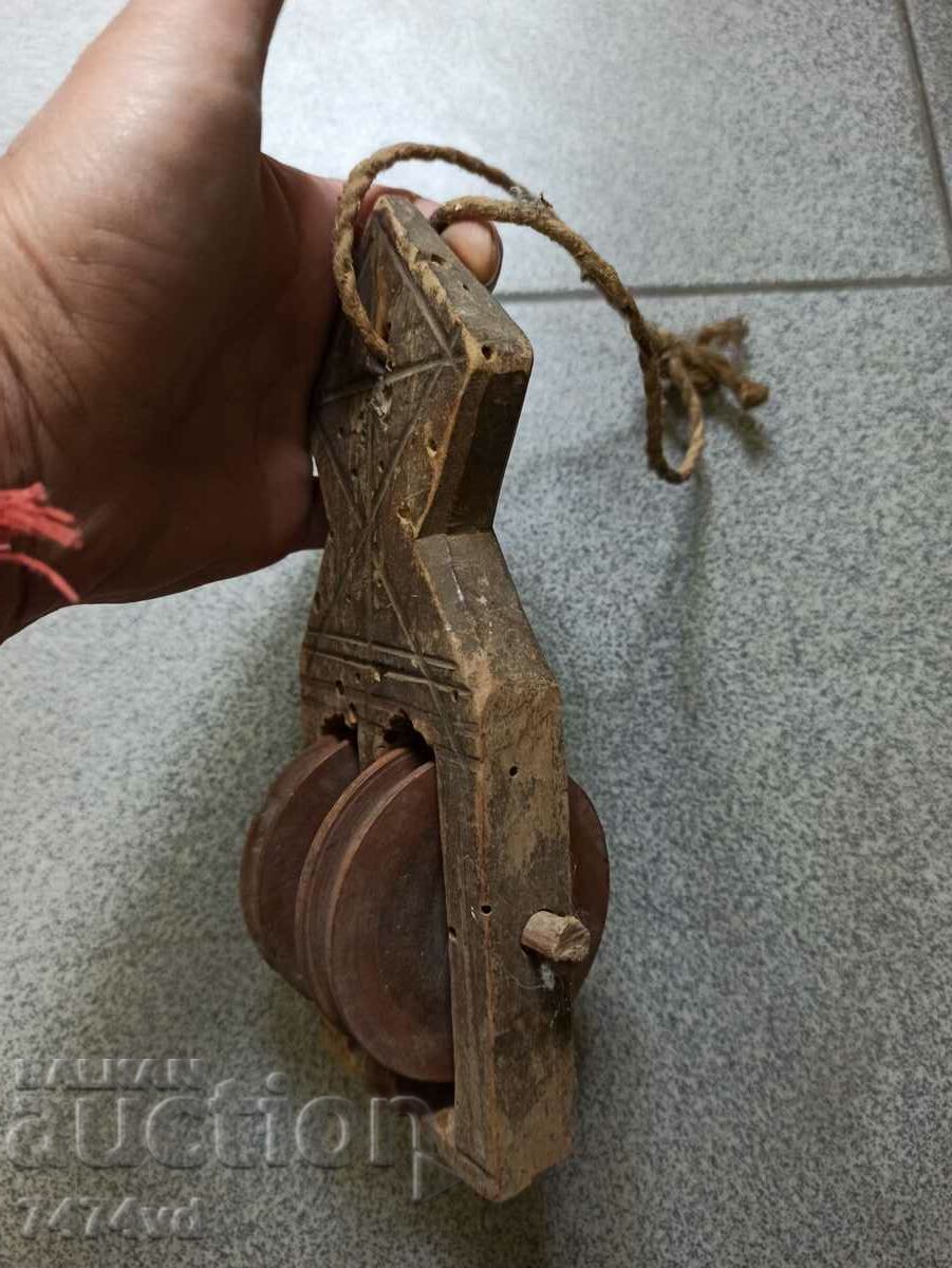 Auction  Old tool-chakrak, loom, woodcarving